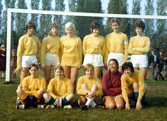 voetbaltenue dames jaren 70